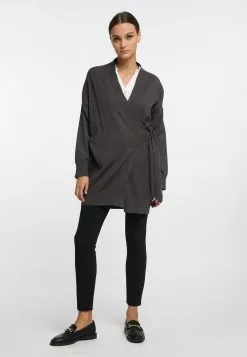 Gilets Cardigan Femme Gris Basalte 7 Gilets Cardigan Femme Gris Basalte -Magasin Vintage Dreimaster 4f196af2a5eaa6f7f548214ed196da15